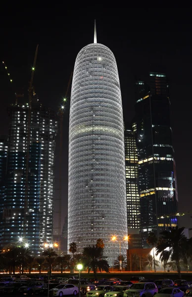 Burdž Katar svítí v noci, Dauhá west bay, Katar — Stock fotografie