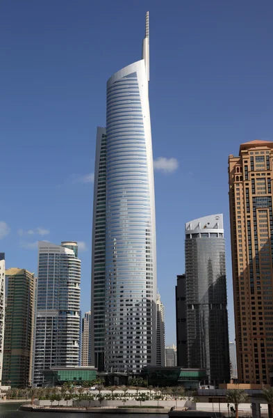 Rascacielos en Jumeirah Lakes Towers en Dubai — Foto de Stock