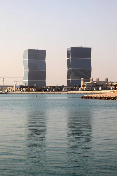 Zig zag torens op de west bay lagune in doha, qatar — Stockfoto