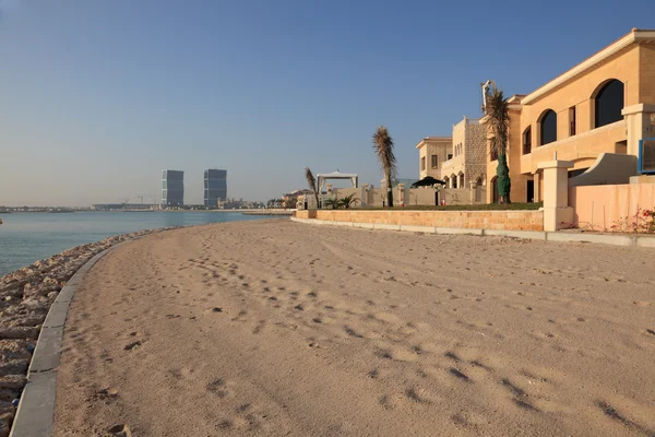 Aan het strand villa's in de parel van doha, qatar — Stockfoto