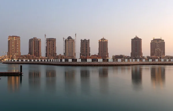 Nieuwe residentiële gebouwen op de parel in doha, qatar — Stockfoto
