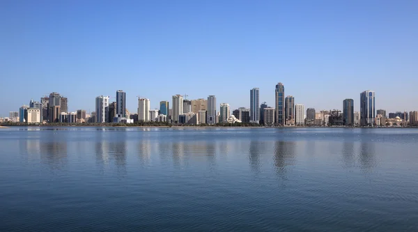 Skyline of Sharjah City, Объединенные Арабские Эмираты — стоковое фото
