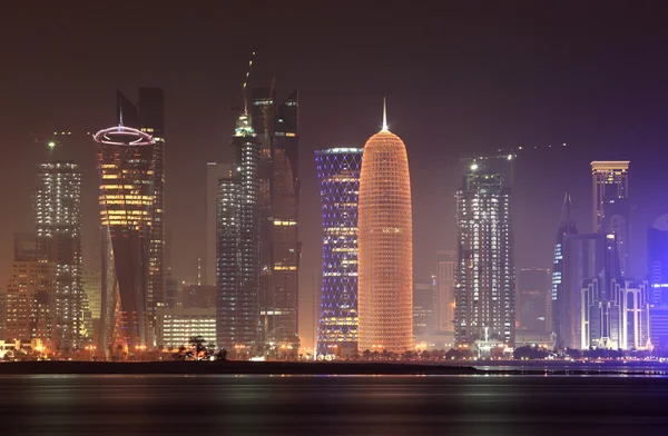 밤, 카타르, 중동에도 스카이 라인 — 스톡 사진