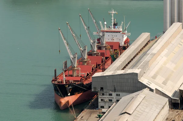 Cargo ship at industrial port — Stock Photo, Image