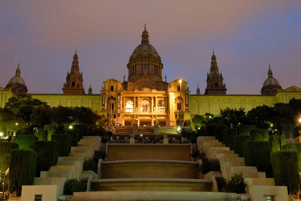 Palau Nacional iluminado por la noche. Barcelona España — Foto de Stock