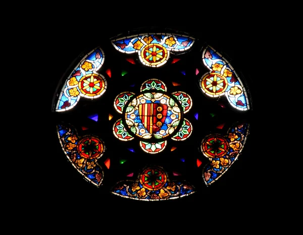 Vindu i Pedralbes gotiske kloster i Barcelona, Spania – stockfoto