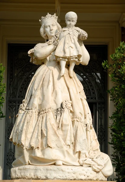 Άγαλμα στο palau reial de pedralbes της Βαρκελώνης, Ισπανία — Φωτογραφία Αρχείου