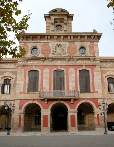 Parlament de Catalonia - правительственное здание в Барселоне, Испания — стоковое фото