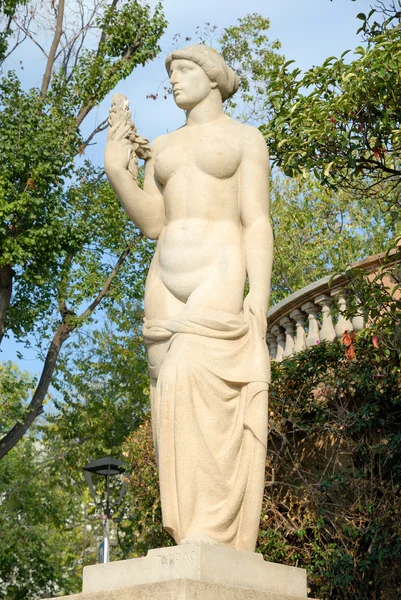 Nackte Frauenstatue in barcelona, spanien — Stockfoto