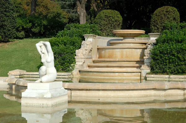 Statua al Palau Reial de Pedralbes a Barcellona Spagna — Foto Stock