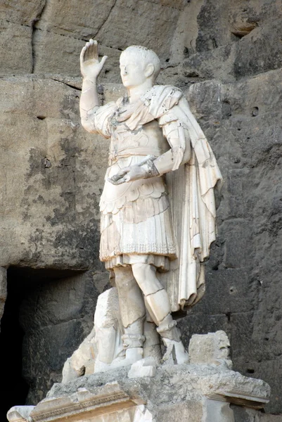 Statue of Roman emperor in the Roman theater of Orange, France — Stock Photo, Image