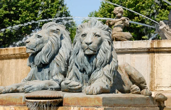 Löwenstatuen in aix-en-provence, Südfrankreich — Stockfoto
