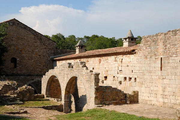 在法国中世纪修道院的废墟 — 图库照片