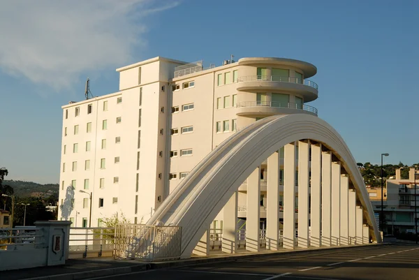 Modern arkitektur i saint maxime, Frankrike — Stockfoto