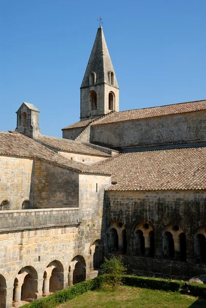 Medieval Cistercian cloister in southern France — Stock Photo, Image