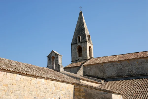 Dach des mittelalterlichen Kreuzganges in Südfrankreich — Stockfoto