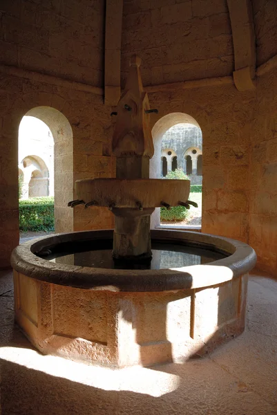 Jaro v středověký klášter ve Francii — Stock fotografie