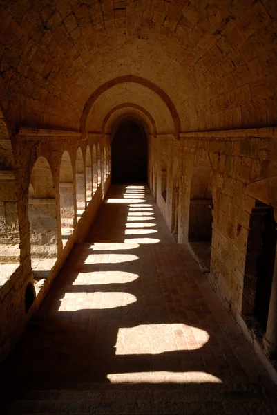 Medieval Cistercian cloister in southren France — Stock Photo, Image
