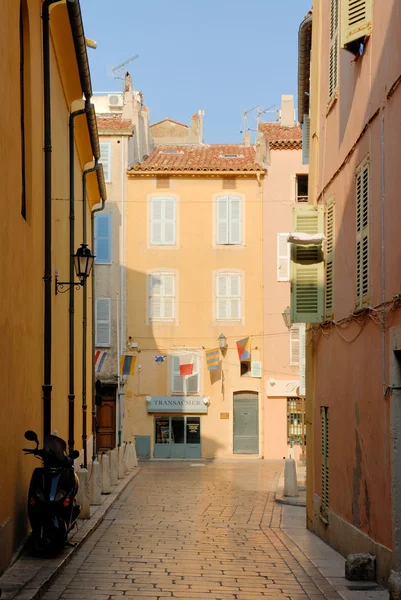 Straat in saint-tropez, Zuid Frankrijk — Stockfoto