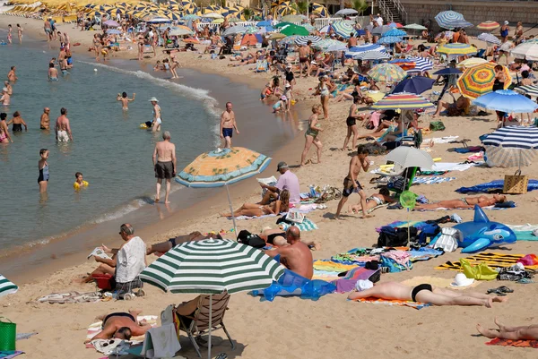 A strandon, Cannes, Franciaország — Stock Fotó