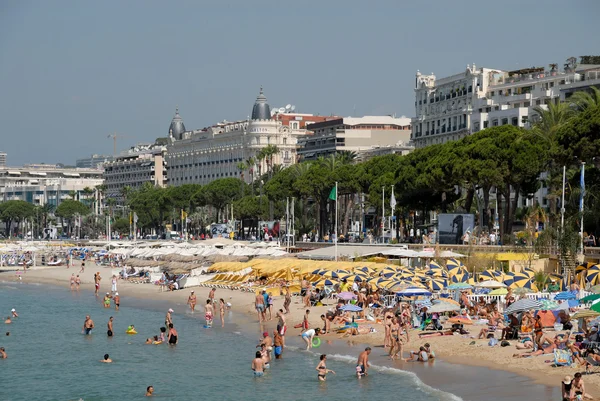 Strand in cannes, Zuid Frankrijk — Stockfoto