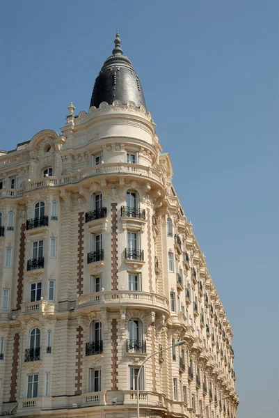 Fachada del edificio en Cannes, sur de Francia —  Fotos de Stock