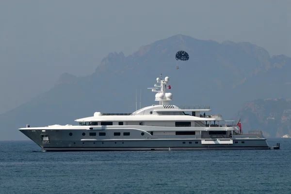 Luxury yacht in Cannes, France — Stock Photo, Image