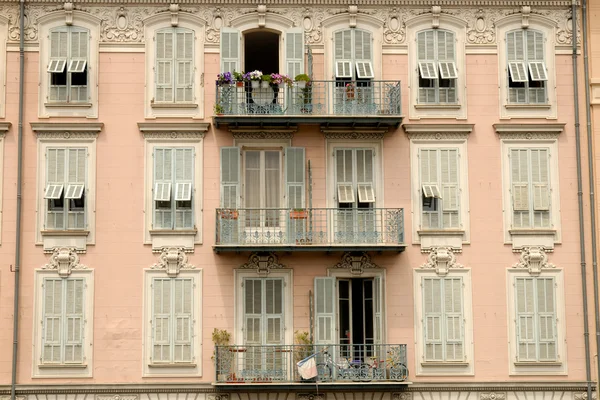 Edificio fachada en la antigua Niza en la riviera francesa Francia —  Fotos de Stock