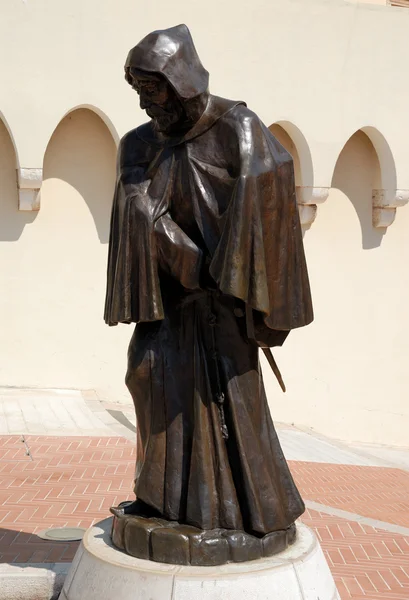 Staty av en munk på slottet monte carlo i monaco — Stockfoto