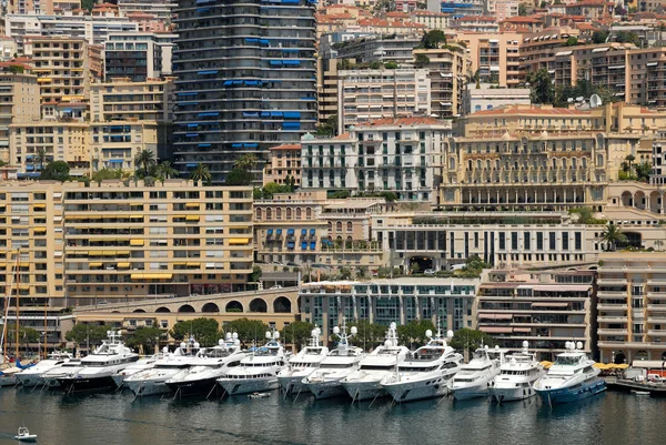 Wohnhäuser und Yachten in Monaco — Stockfoto