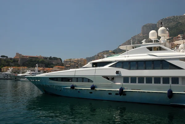 贅沢なヨット、モンテカルロ、モナコの港で — ストック写真