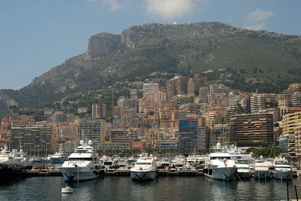 Iates de luxo no porto de Monte Carlo, Mônaco — Fotografia de Stock