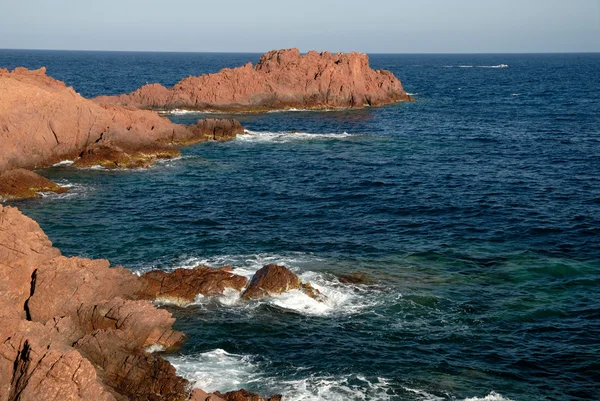 在外套蓝色海岸，法国南部海岸的峭壁 — 图库照片