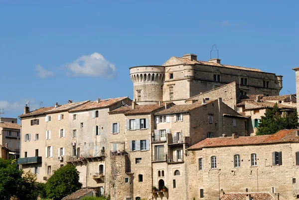 Utsikt över den medeltida stad gordes, södra Frankrike — Stockfoto