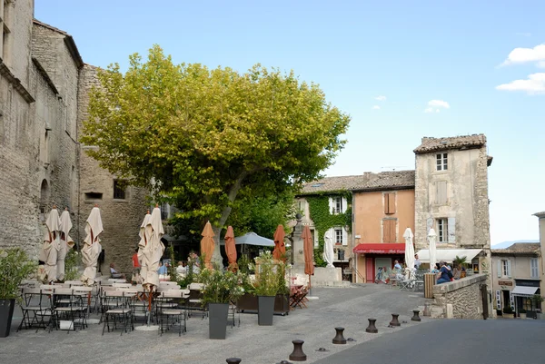 Scène de rue à Gordes, sud de la France — Photo