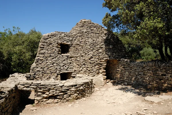 Borie - middeleeuwse droog-steen hut in Zuid-Frankrijk — Stockfoto