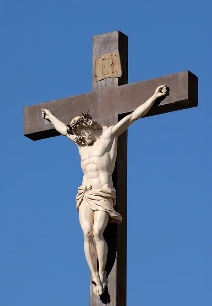 Статуя Иисуса Христа на кресте в Авиньоне, Франция — стоковое фото