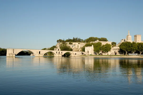 Pont d 'Avignon y Palacio de los Papas en Aviñón, Francia — Foto de Stock