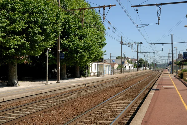Järnvägsstationen i franska staden — Stockfoto