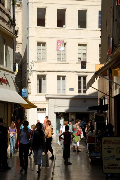 Escena callejera en Aviñón, Francia — Foto de Stock