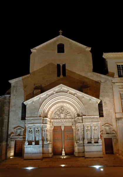Katedrála svatého trophimus v arles, jižní Francie — Stock fotografie