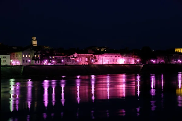 Streetlights reflecting in river Rhone at Arles, southern France — Stock Photo, Image