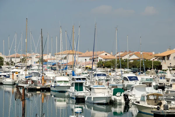 Marina em Saintes-Maries-de-la-Mer, Francia — Fotografia de Stock