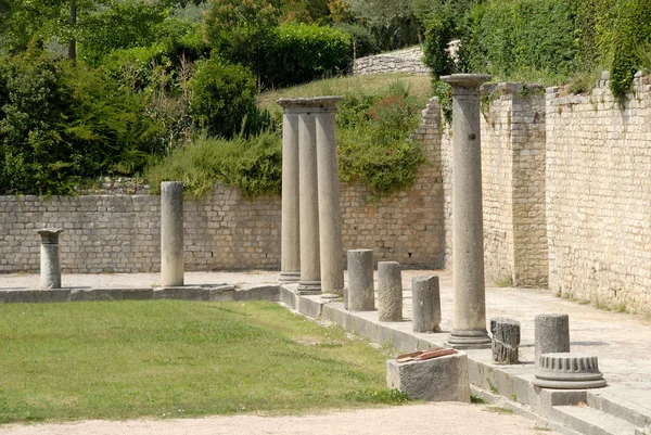Římské vykopávky ve vaison-la-romaine, Francie — Stock fotografie