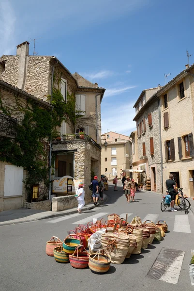 Scena di strada in Vaison-la-Romaine, Francia — Foto Stock