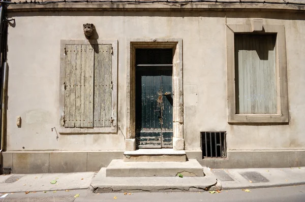 Antiguo edificio en Arles, sur de Francia —  Fotos de Stock