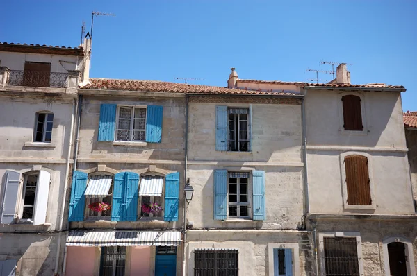 Edifici residenziali a Arles, Francia — Foto Stock