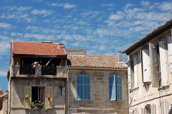 Дома в Arles, southern France — стоковое фото