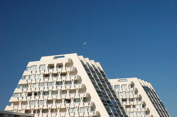 Moderne gebouwen in la grande motte, Frankrijk — Stockfoto