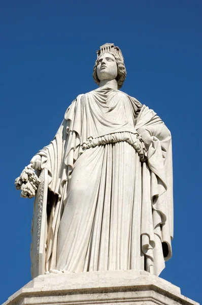 Статуя правосуддя в німі, Франція — стокове фото